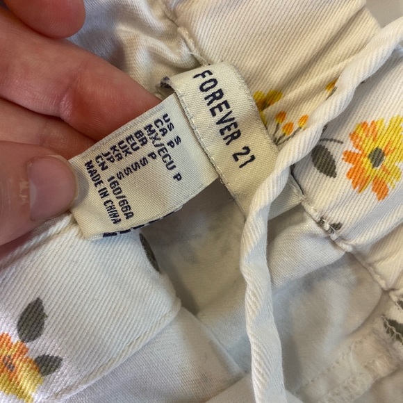 Forever 21 floral White Button Snap Dress bohemian size small has pockets - Picture 10 of 10